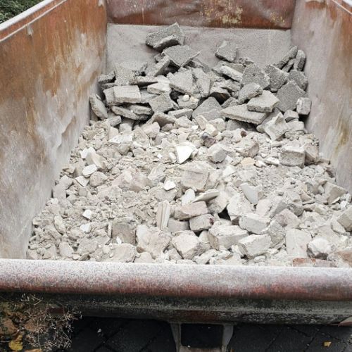 4 Container voller Bauschutt entsorgt