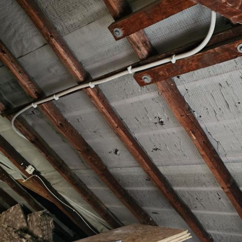 Ein typischer ungedämmter Dachboden