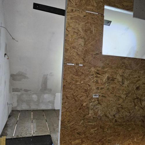 Hinter der Wand entsteht der Kerker über dem Schlafgemach