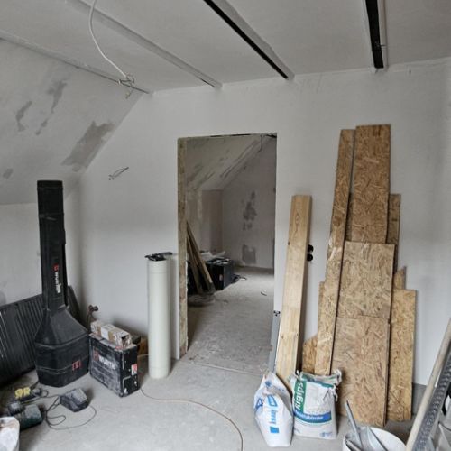 die fehlenden Türrahmen müssen noch passend oberflächenbehandelt werden.