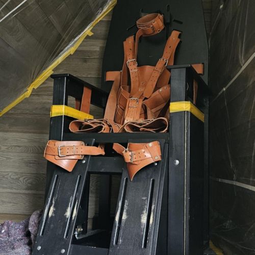 Das erste Möbelstück ist auch schon drin.