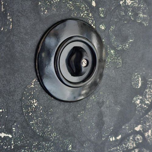 Stilecht & mit Liebe zum Detail - Schalterprogramm aus echtem Bakelit 😘