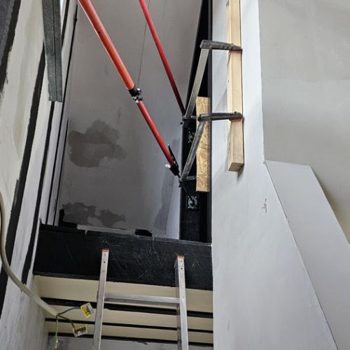 Der Türrahmen für den Kerker entsteht,