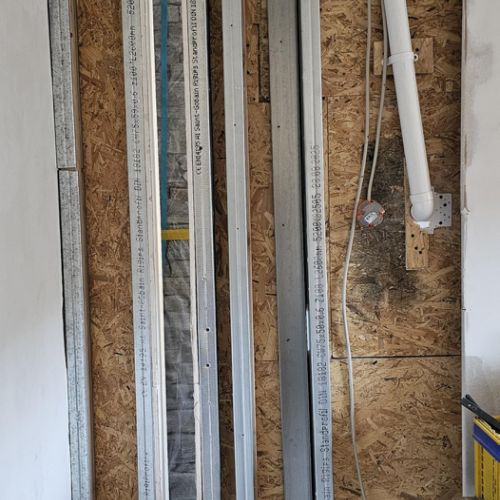 Die Technik für die Heavy-Rubber-Fans ist auch in der Wand