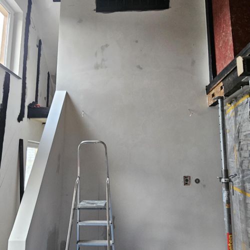 Die fertig geschlossene Wand zwischen den beiden Räumen von der anderen Seite