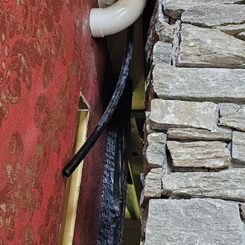 in Verbindung mit der Druckluft die noch fertig montiert werden muss, bieten sich hier für Fans der Heavy-Rubber-Szene jede Menge Möglichkeiten.